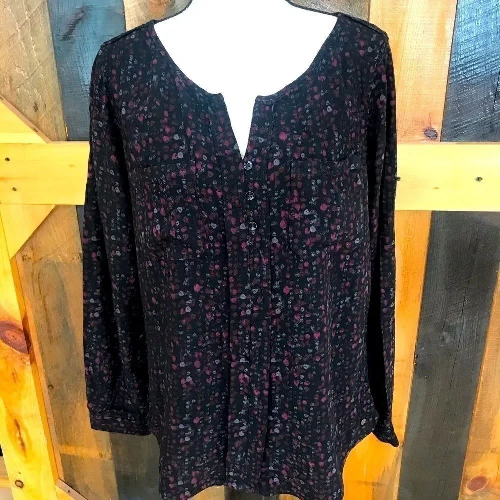 Eddie Bauer loose fit v neck top, size M